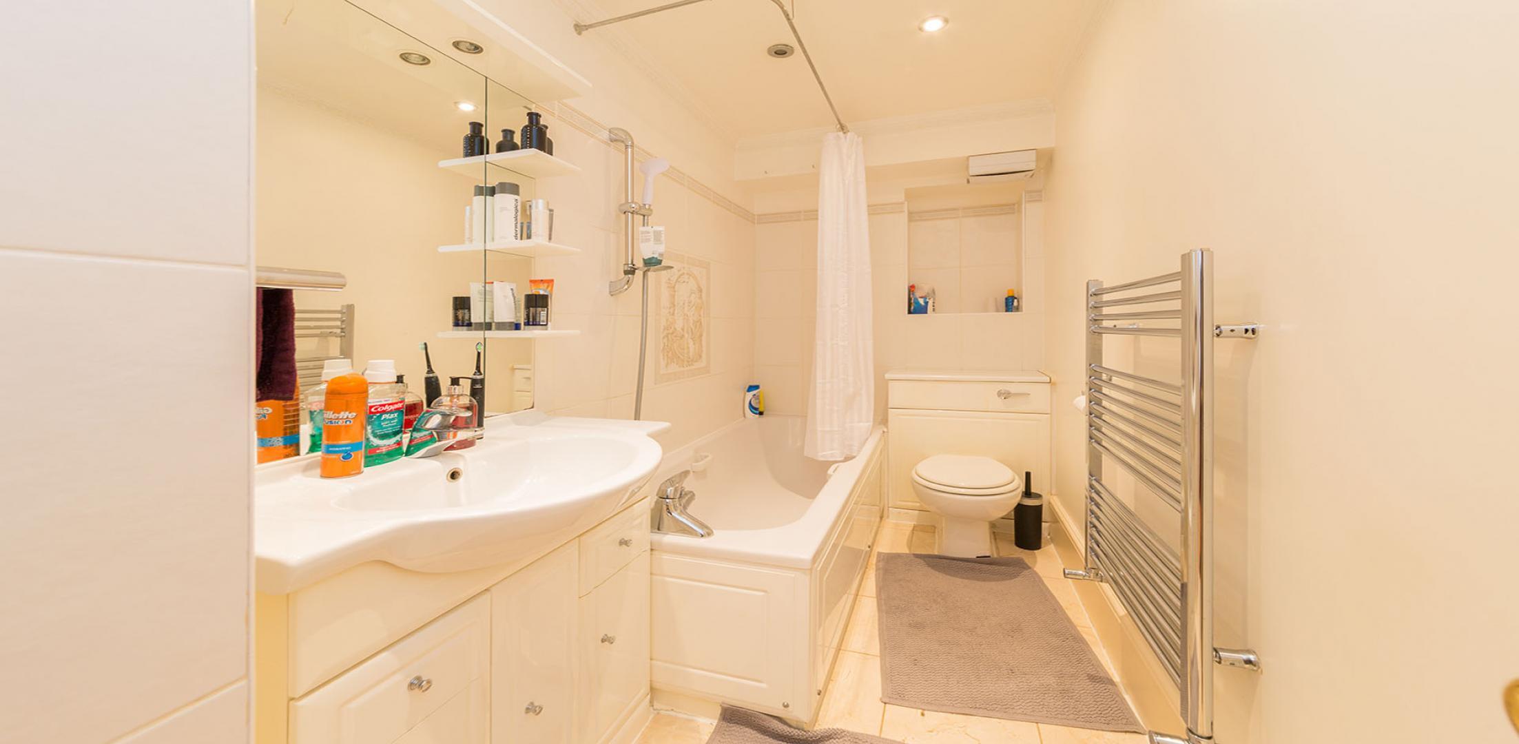 			1 Bedroom, 1 bath, 1 reception Apartment			 Broadhurst Gardens, WEST HAMPSTEAD